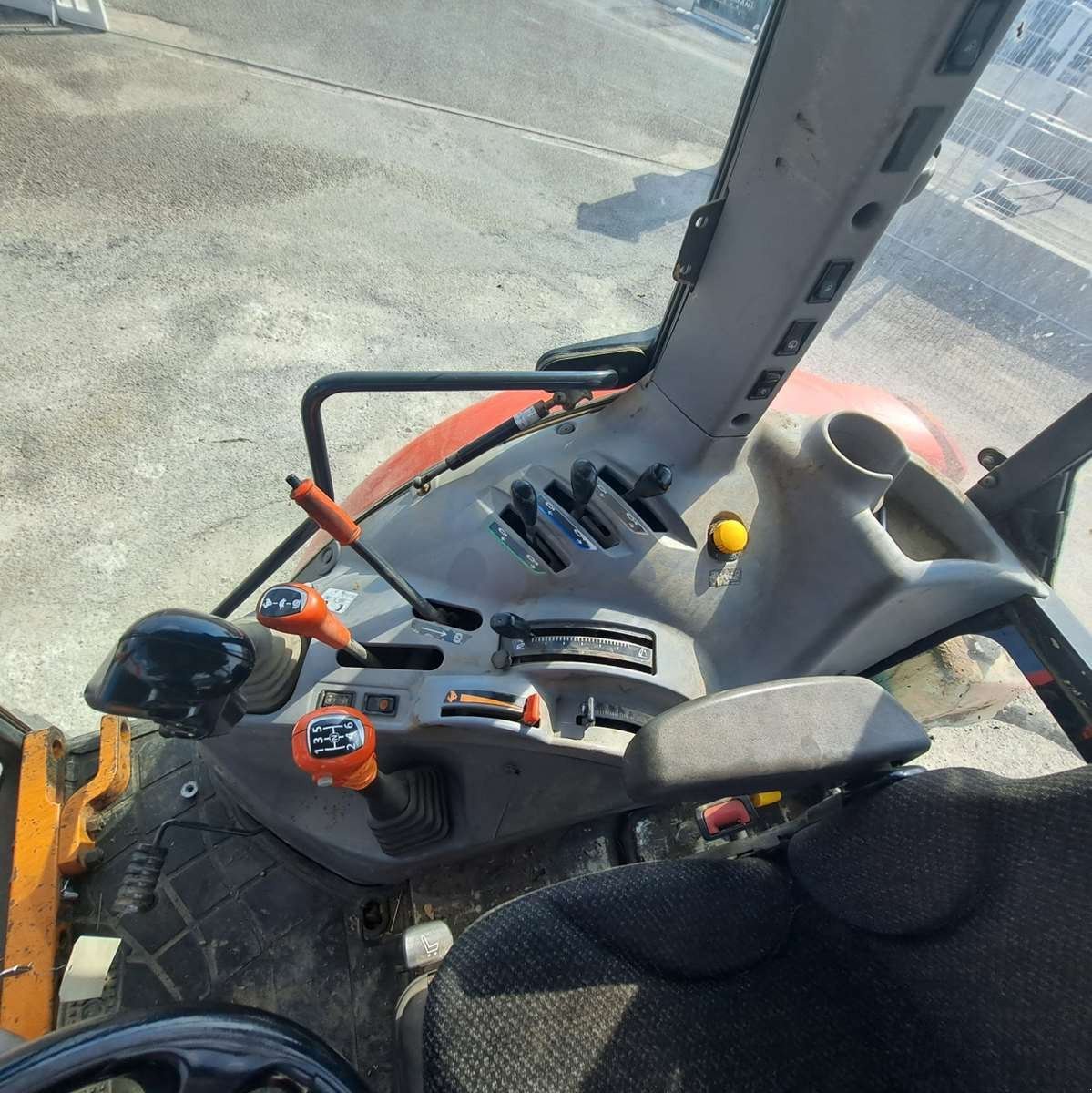 Traktor του τύπου Kubota M5111 DTHQ, Gebrauchtmaschine σε UCHAUD (Φωτογραφία 7)