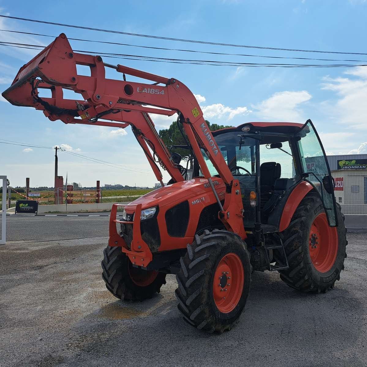 Traktor des Typs Kubota M5111 DTHQ, Gebrauchtmaschine in UCHAUD (Bild 2)