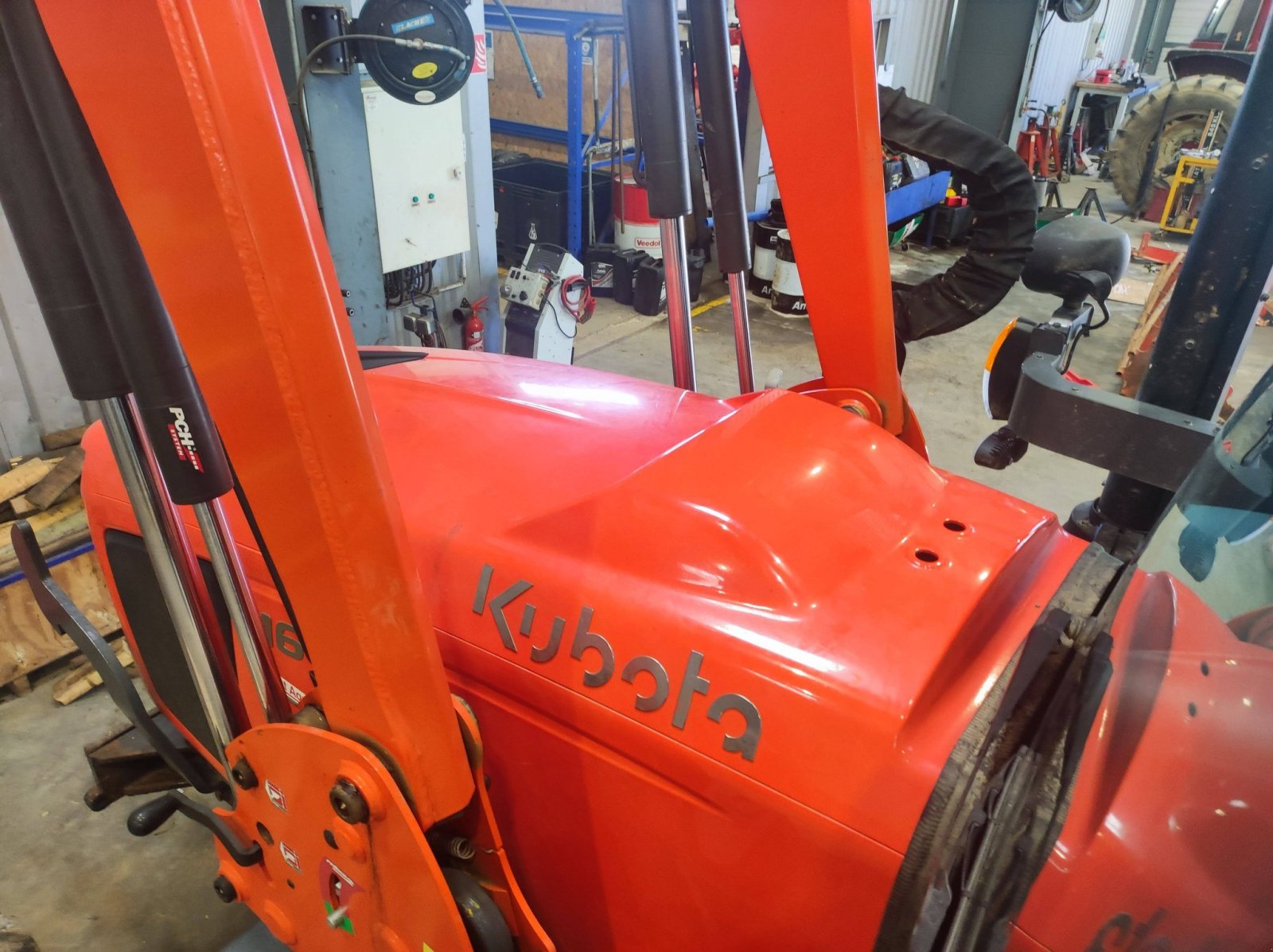 Traktor типа Kubota M6-122, Gebrauchtmaschine в Laval (Фотография 11)