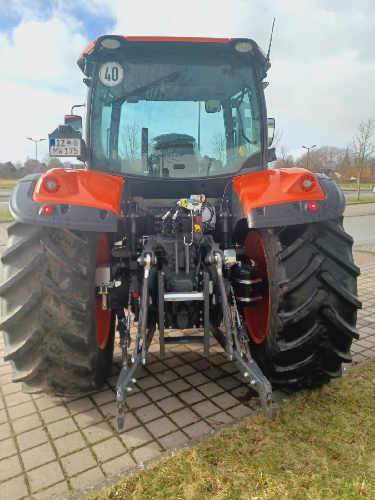 Traktor van het type Kubota M6-122, Neumaschine in Brokdorf (Foto 3)