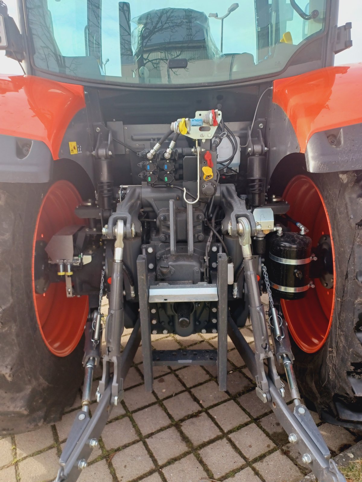 Traktor van het type Kubota M6-122, Neumaschine in Brokdorf (Foto 5)