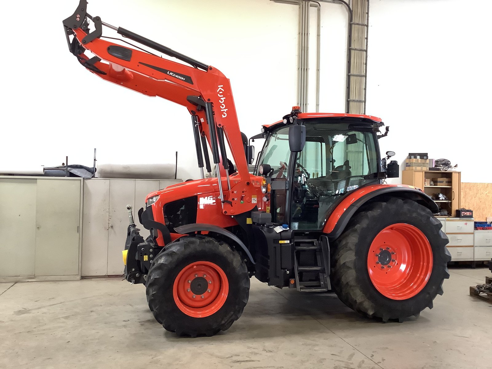 Traktor des Typs Kubota M6-142, Gebrauchtmaschine in Ertingen (Bild 1)