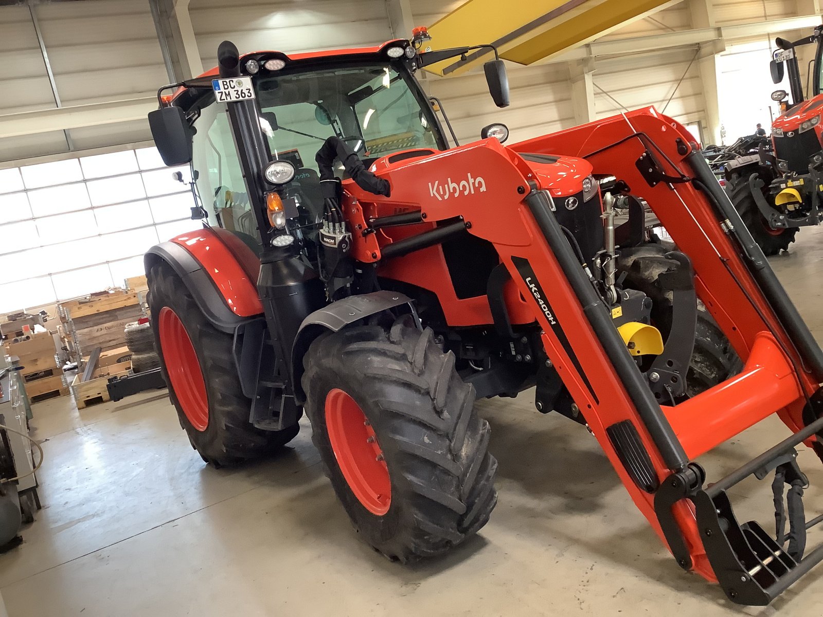 Traktor des Typs Kubota M6-142, Gebrauchtmaschine in Ertingen (Bild 4)