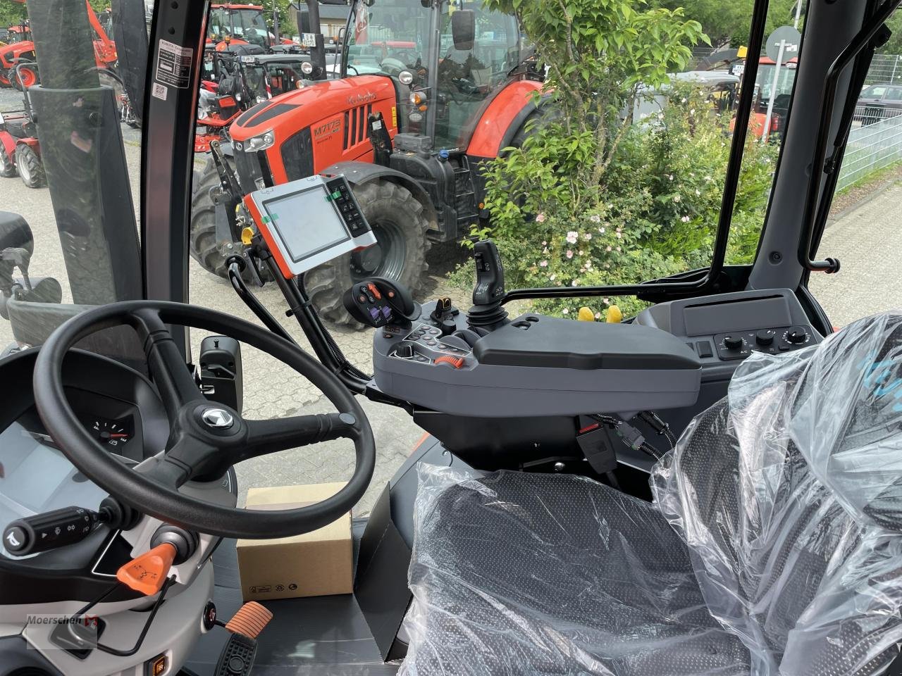 Traktor of the type Kubota M7-153 P-KVT, Neumaschine in Tönisvorst (Picture 14)