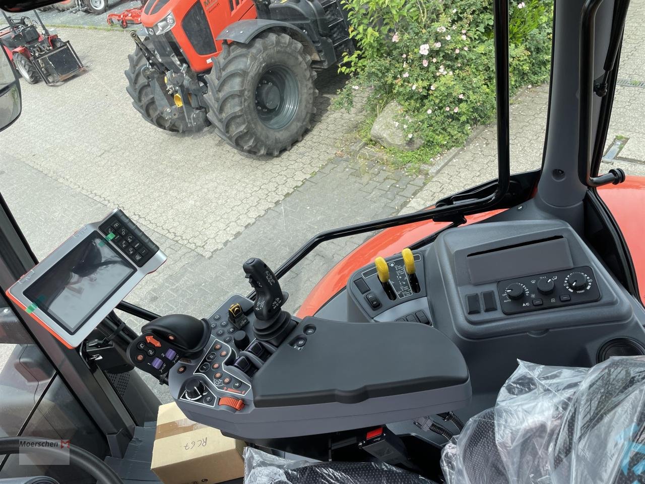 Traktor of the type Kubota M7-153 P-KVT, Neumaschine in Tönisvorst (Picture 15)