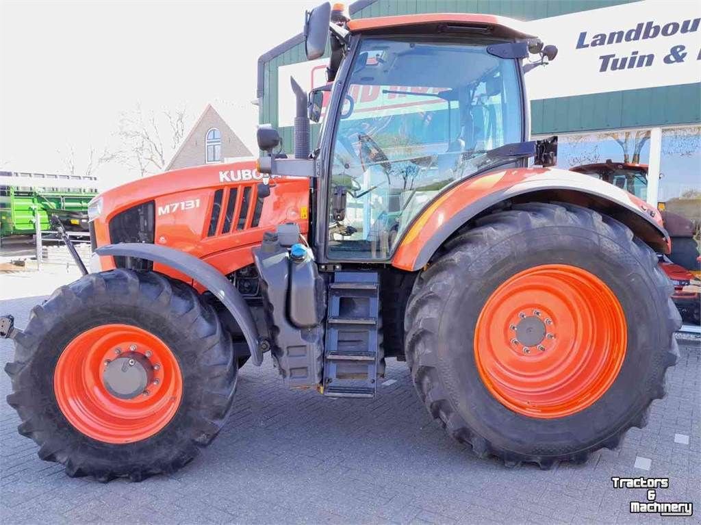 Traktor типа Kubota M7131, Gebrauchtmaschine в Zevenaar (Фотография 4)