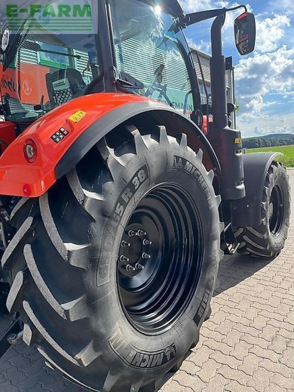 Traktor от тип Kubota m7152 kriechgang, Gebrauchtmaschine в HEMMINGEN (Снимка 5)