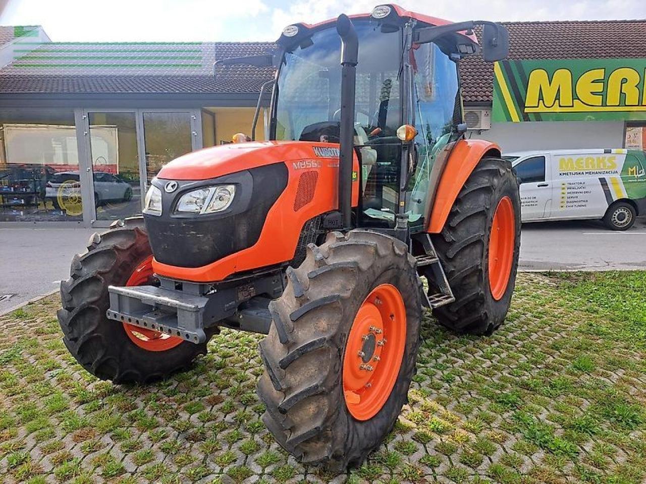 Traktor van het type Kubota m8560, Gebrauchtmaschine in GROBELNO (Foto 1)