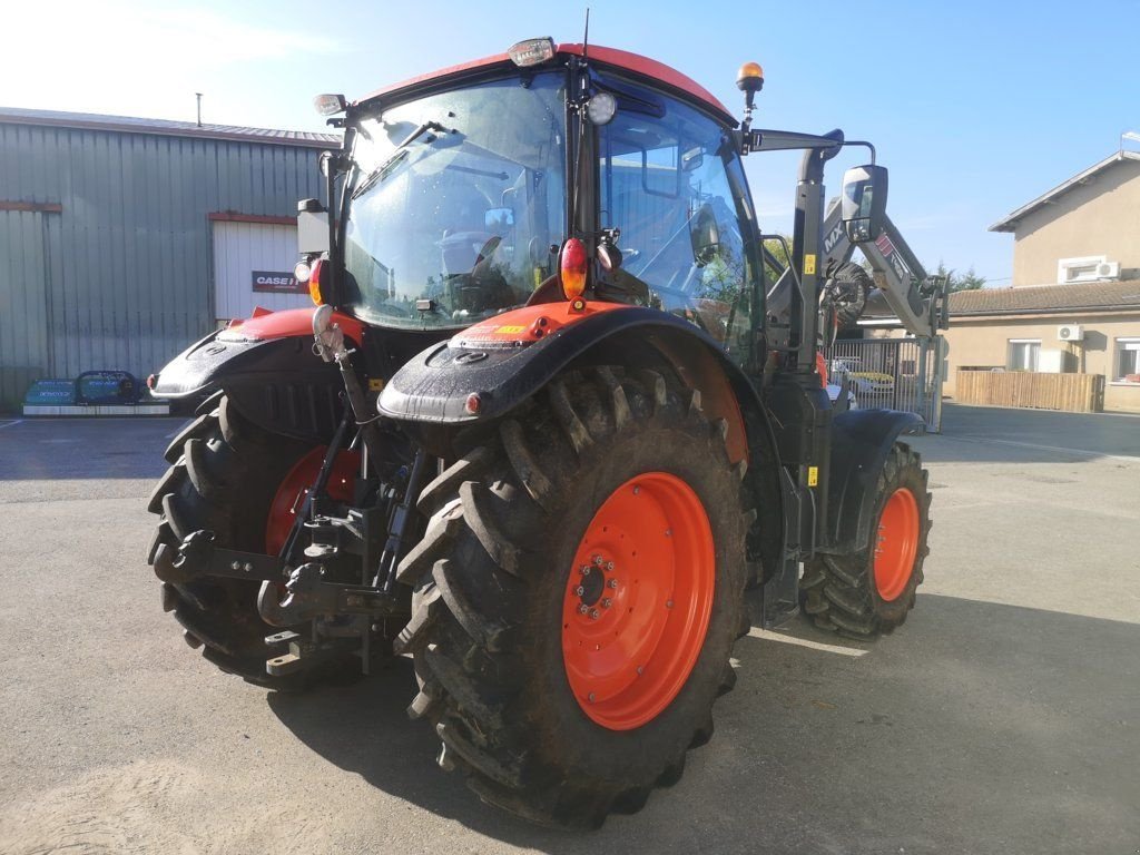 Traktor del tipo Kubota M95GX-IV + CHARGEUR MX T408, Gebrauchtmaschine en BEAULEU (Imagen 3)