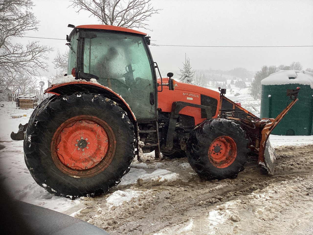 Traktor от тип Kubota MGX 135, Gebrauchtmaschine в VERNOUX EN VIVARAIS (Снимка 1)