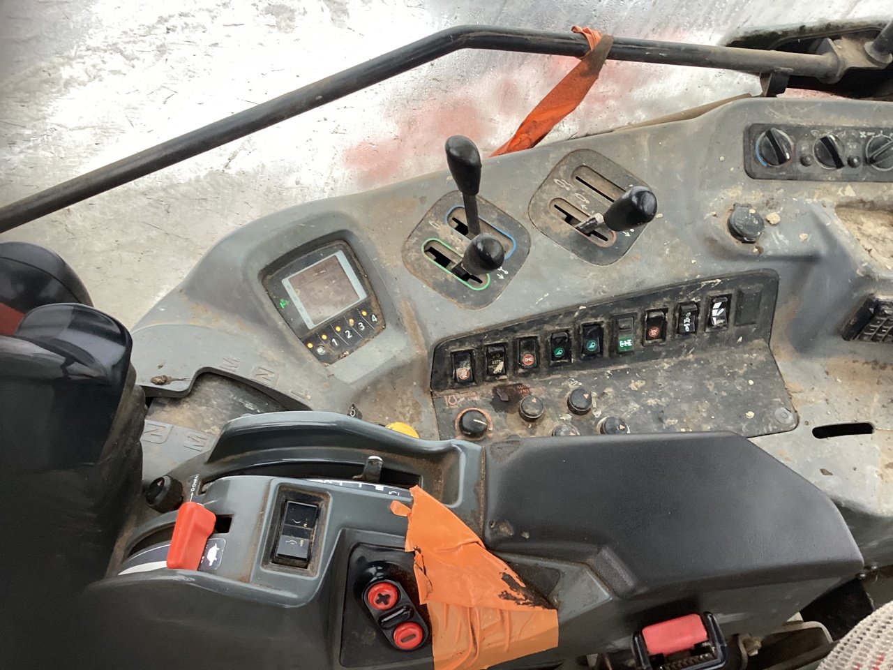 Traktor от тип Kubota MGX 135, Gebrauchtmaschine в VERNOUX EN VIVARAIS (Снимка 7)