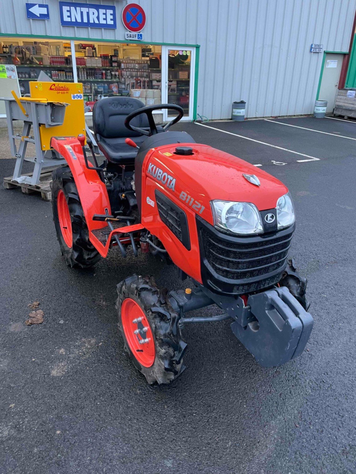 Traktor des Typs Kubota Micro tracteur B1121D Kubota, Gebrauchtmaschine in LA SOUTERRAINE (Bild 3)