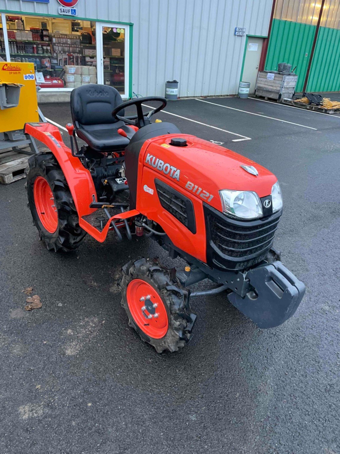 Traktor от тип Kubota Micro tracteur B1121D Kubota, Gebrauchtmaschine в LA SOUTERRAINE (Снимка 1)