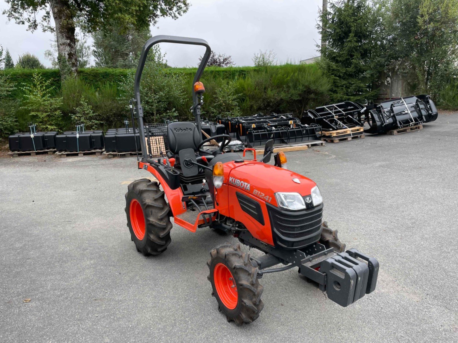 Traktor du type Kubota Micro tracteur B1241 Kubota, Gebrauchtmaschine en LA SOUTERRAINE (Photo 1)