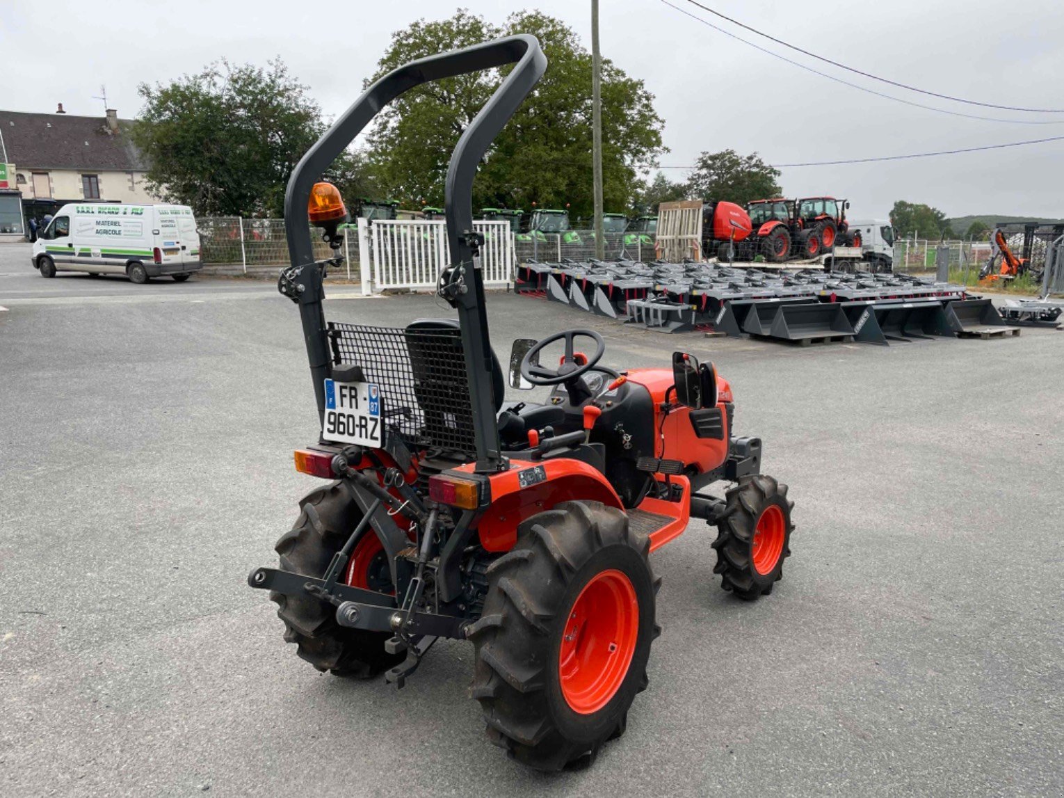 Traktor des Typs Kubota Micro tracteur B1241 Kubota, Gebrauchtmaschine in LA SOUTERRAINE (Bild 7)