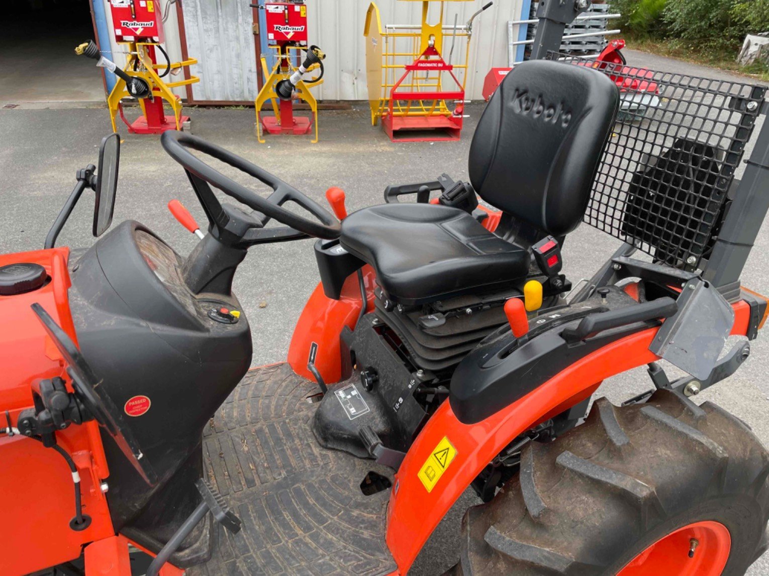 Traktor des Typs Kubota Micro tracteur B1241 Kubota, Gebrauchtmaschine in LA SOUTERRAINE (Bild 8)