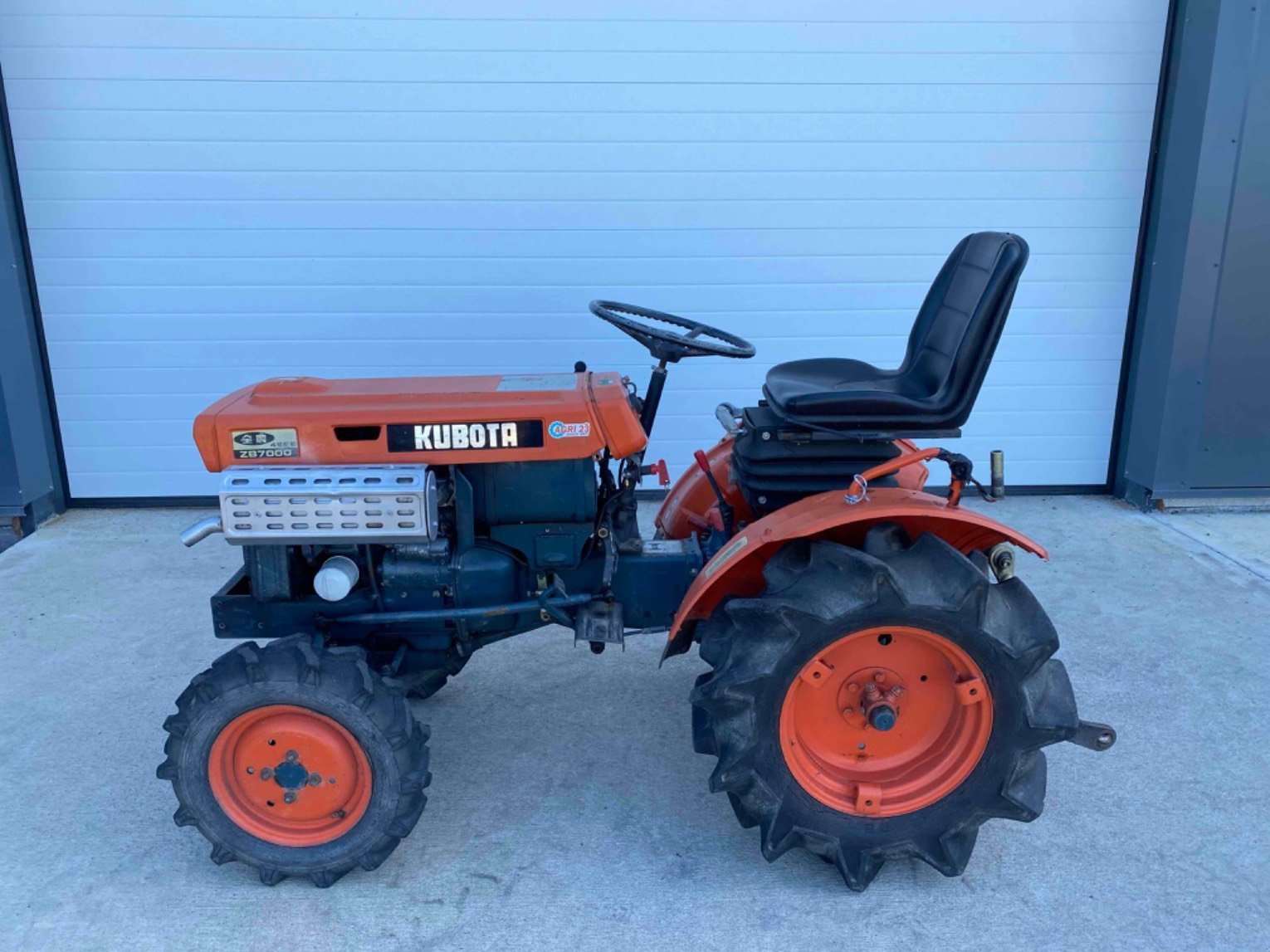 Traktor des Typs Kubota Micro tracteur B7001 Kubota, Gebrauchtmaschine in LA SOUTERRAINE (Bild 2)