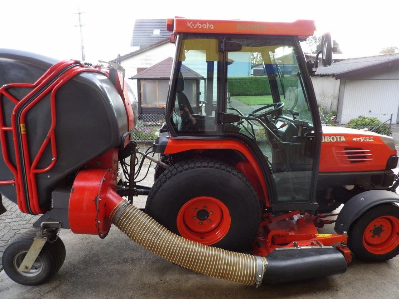 Traktor van het type Kubota stv 32, Gebrauchtmaschine in LYSSACH (Foto 2)