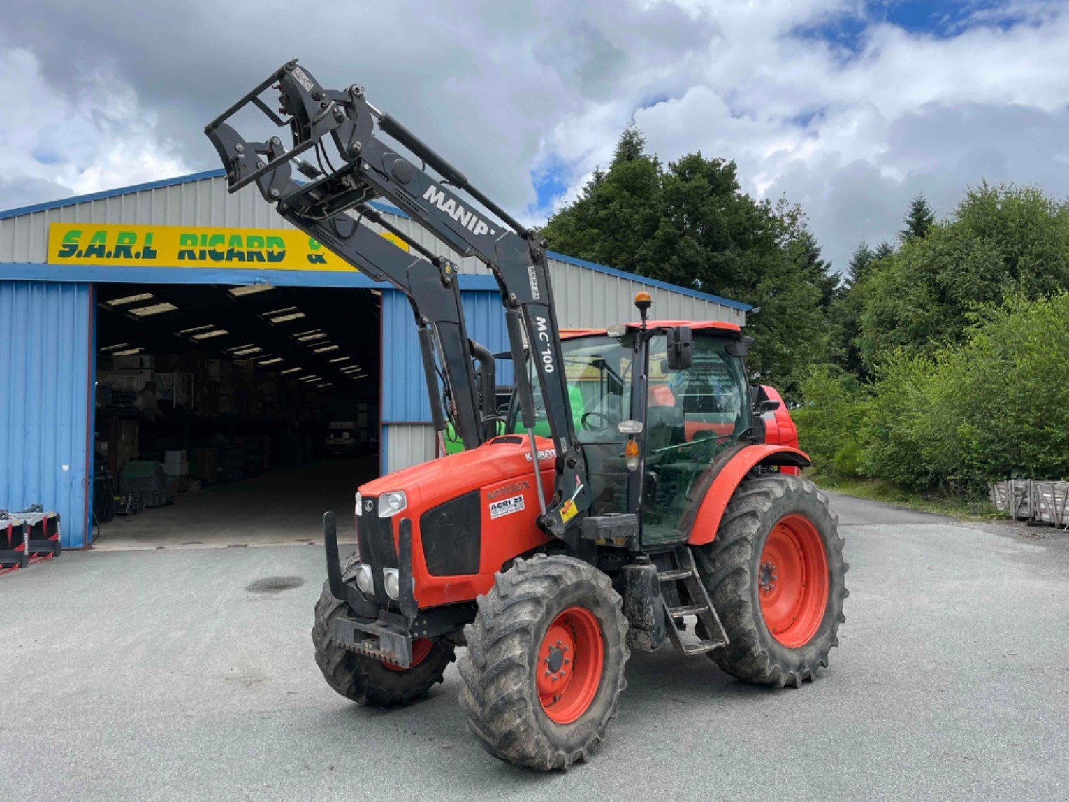 Traktor Türe ait Kubota Tracteur agricole M110GX Kubota, Gebrauchtmaschine içinde LA SOUTERRAINE (resim 4)