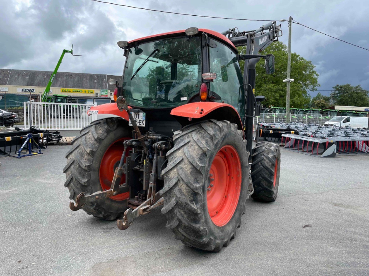 Traktor of the type Kubota Tracteur agricole M110GX Kubota, Gebrauchtmaschine in LA SOUTERRAINE (Picture 7)