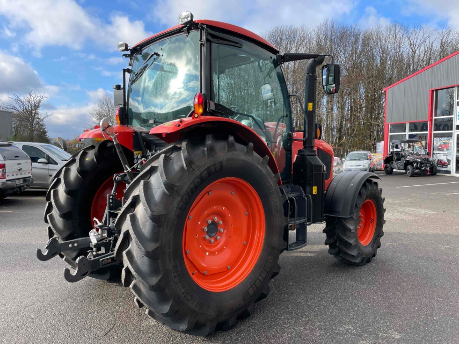 Traktor Türe ait Kubota Tracteur agricole M6-121 UTILITY Kubota, Gebrauchtmaschine içinde LA SOUTERRAINE (resim 2)