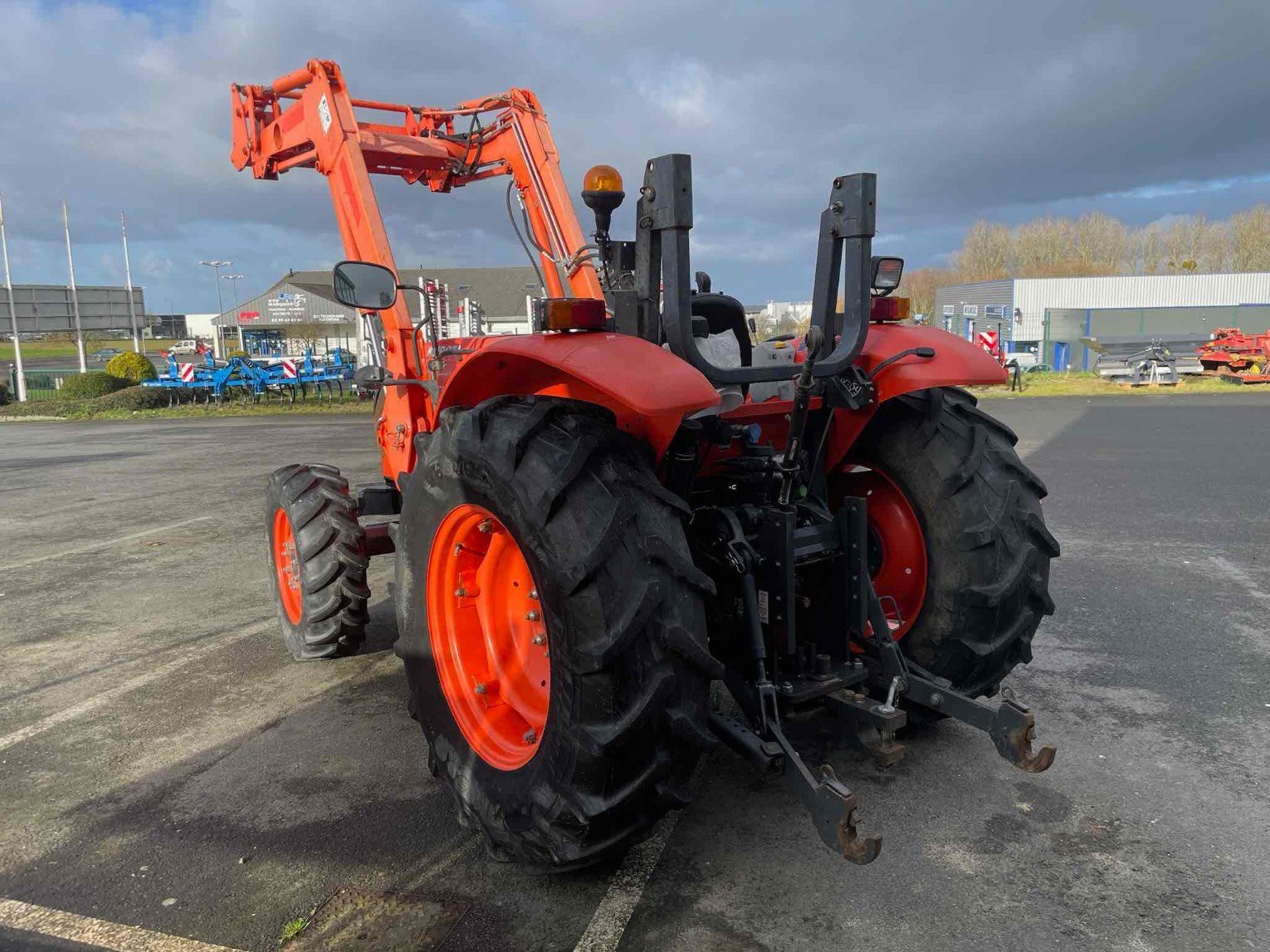 Traktor des Typs Kubota Tracteur agricole M7060DTH . Kubota, Gebrauchtmaschine in SAINT CLAIR SUR ELLE (Bild 5)