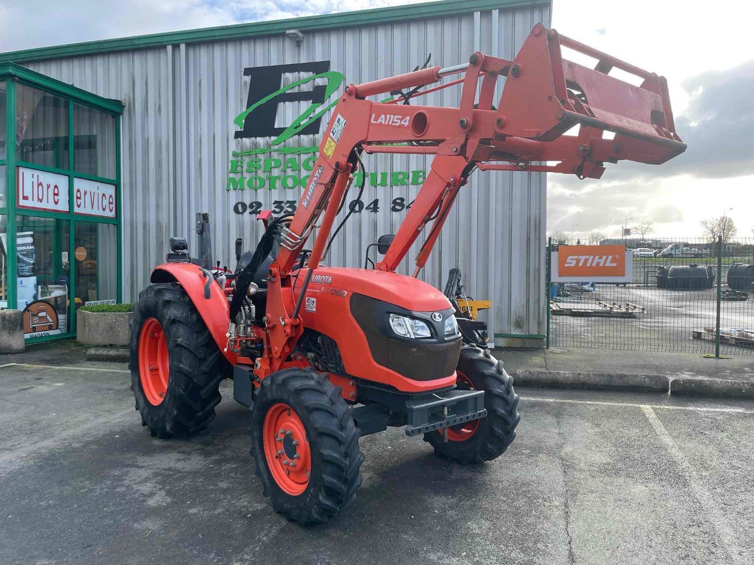 Traktor des Typs Kubota Tracteur agricole M7060DTH . Kubota, Gebrauchtmaschine in SAINT CLAIR SUR ELLE (Bild 2)