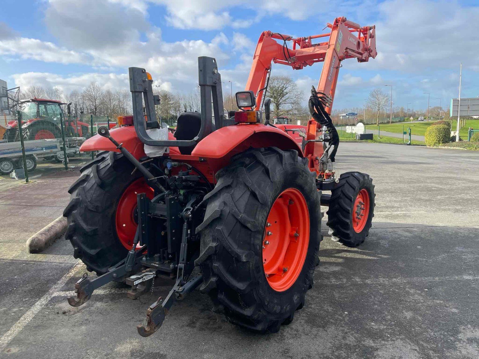 Traktor des Typs Kubota Tracteur agricole M7060DTH . Kubota, Gebrauchtmaschine in SAINT CLAIR SUR ELLE (Bild 7)