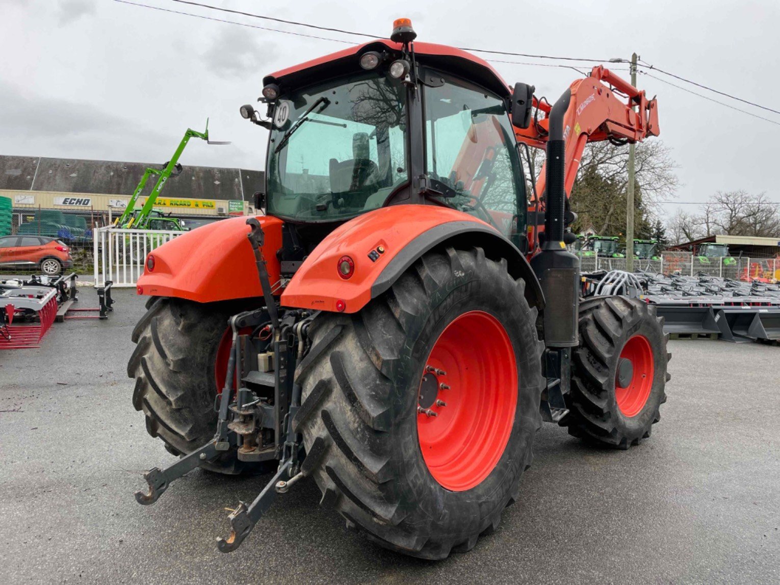 Traktor of the type Kubota Tracteur agricole M7131 Kubota, Gebrauchtmaschine in LA SOUTERRAINE (Picture 4)