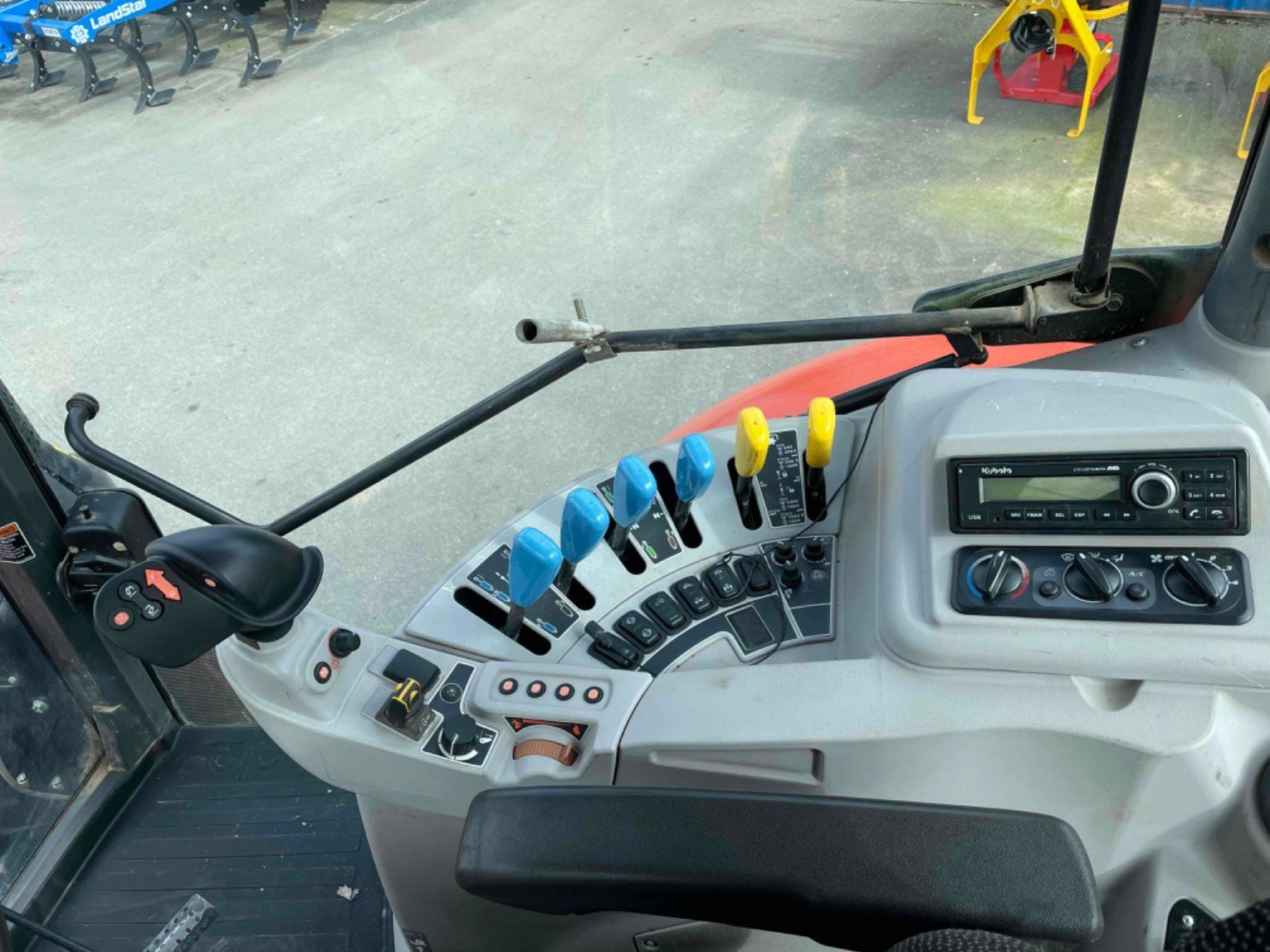 Traktor za tip Kubota Tracteur agricole M7151SC Kubota, Gebrauchtmaschine u LA SOUTERRAINE (Slika 7)