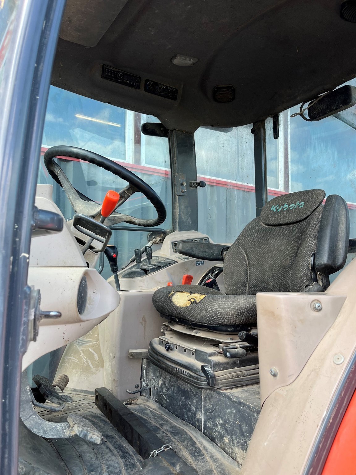 Traktor van het type Kubota Tracteur agricole M8560DTHQ Kubota, Gebrauchtmaschine in LA SOUTERRAINE (Foto 7)