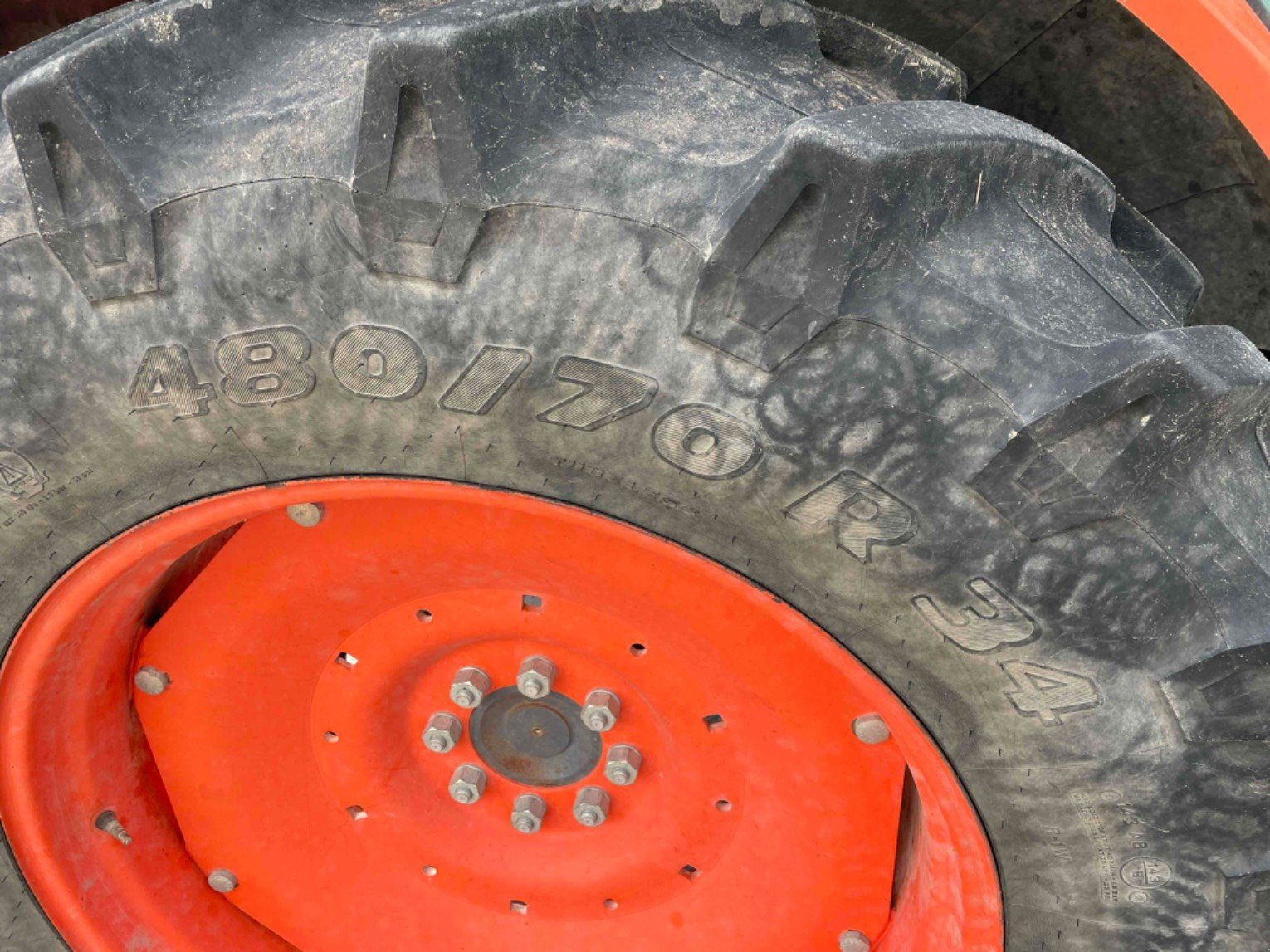 Traktor of the type Kubota Tracteur agricole M8560DTHQ Kubota, Gebrauchtmaschine in LA SOUTERRAINE (Picture 11)