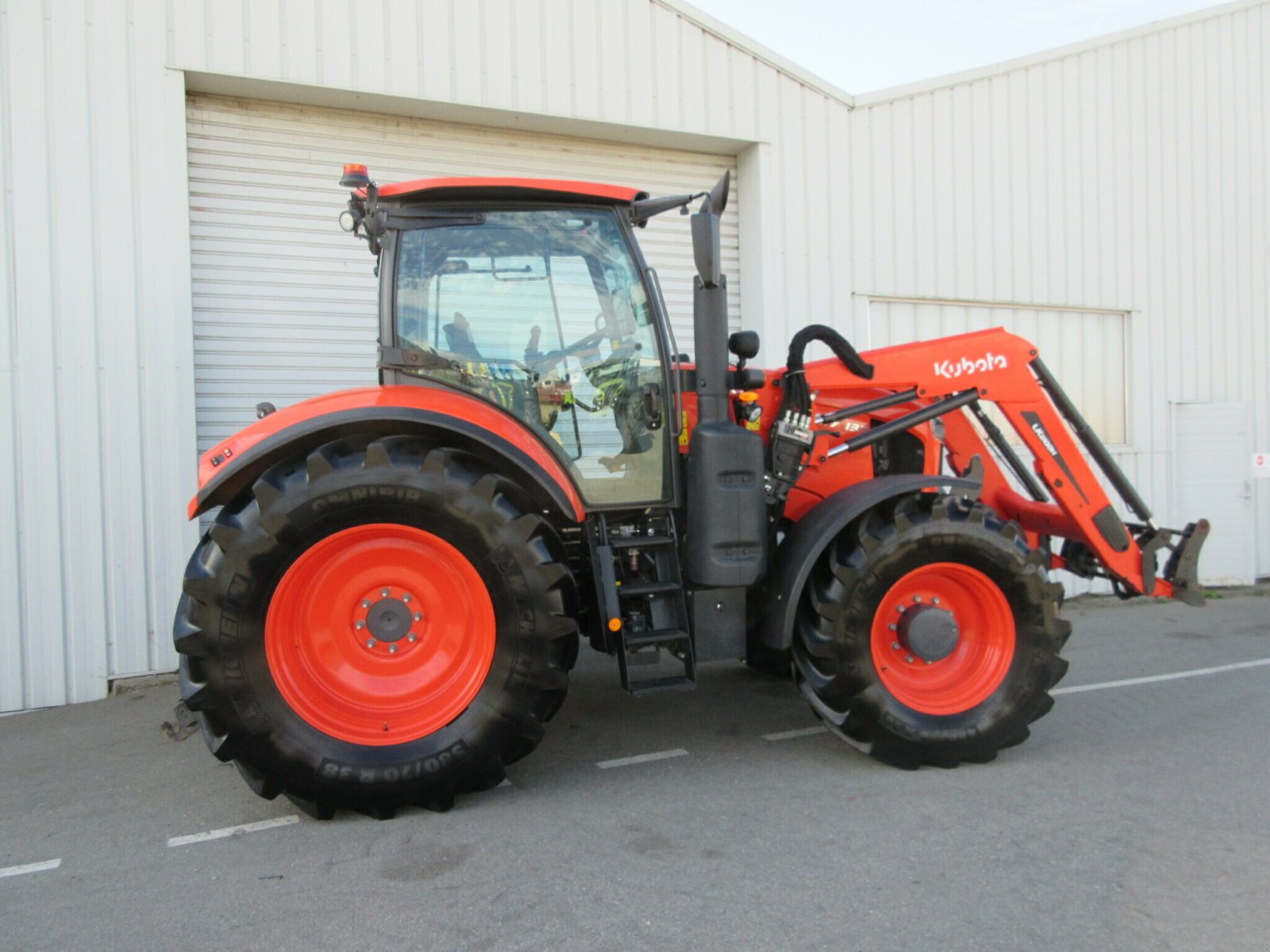 Traktor van het type Kubota TRACTEUR KUBOTA M7-133, Gebrauchtmaschine in PLOUIGNEAU (Foto 5)