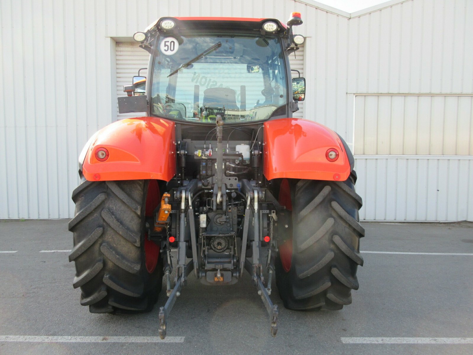 Traktor des Typs Kubota TRACTEUR KUBOTA M7-133, Gebrauchtmaschine in PLOUIGNEAU (Bild 4)