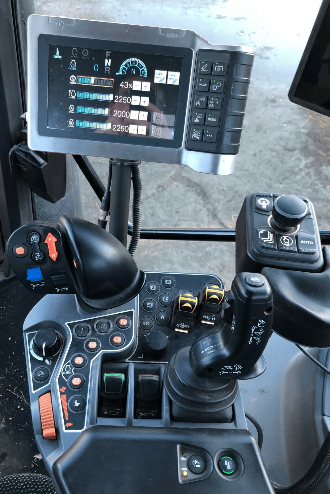 Traktor del tipo Kubota TRACTEUR M7152 PREMIUM, Gebrauchtmaschine en ST CLEMENT DE LA PLACE (Imagen 6)