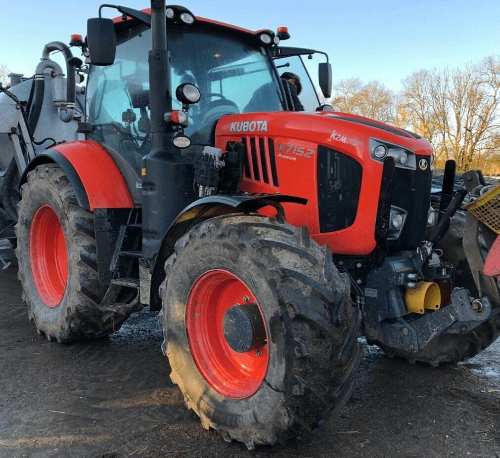 Traktor des Typs Kubota TRACTEUR M7152 PREMIUM, Gebrauchtmaschine in ST CLEMENT DE LA PLACE (Bild 1)