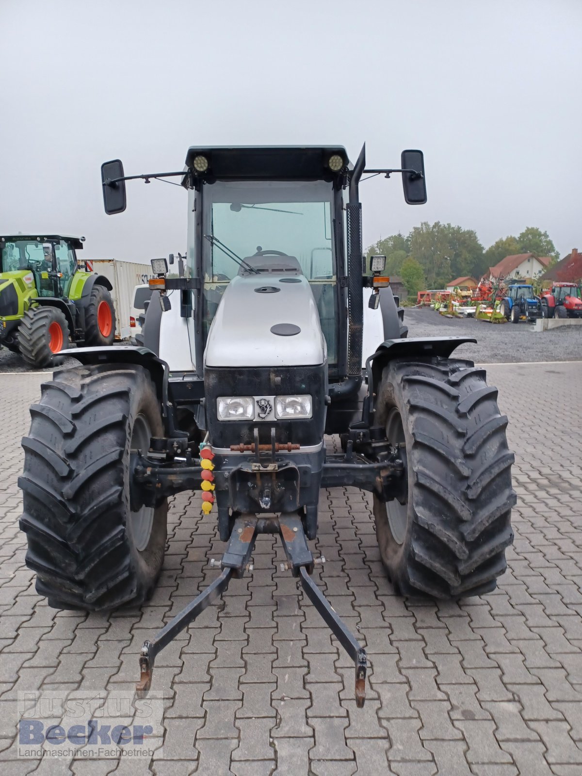 Traktor des Typs Lamborghini 1060, Gebrauchtmaschine in Weimar-Niederwalgern (Bild 2)