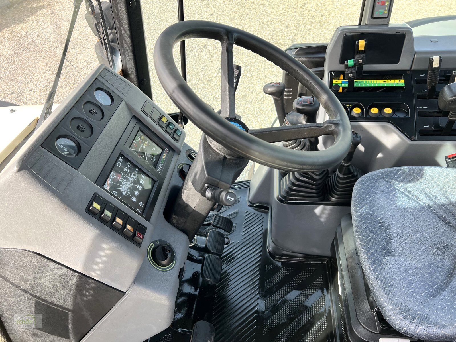 Traktor typu Lamborghini Premium 1060 mit FH und Frontzapfwelle aus erster Hand, Gebrauchtmaschine w Burgrieden (Zdjęcie 19)