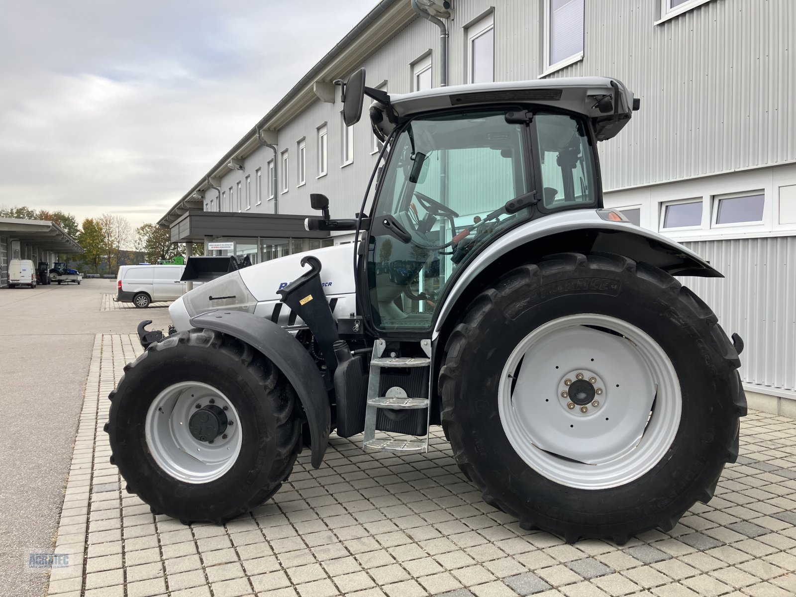 Traktor of the type Lamborghini R 6.125 DCR, Gebrauchtmaschine in Salching bei Straubing (Picture 11)