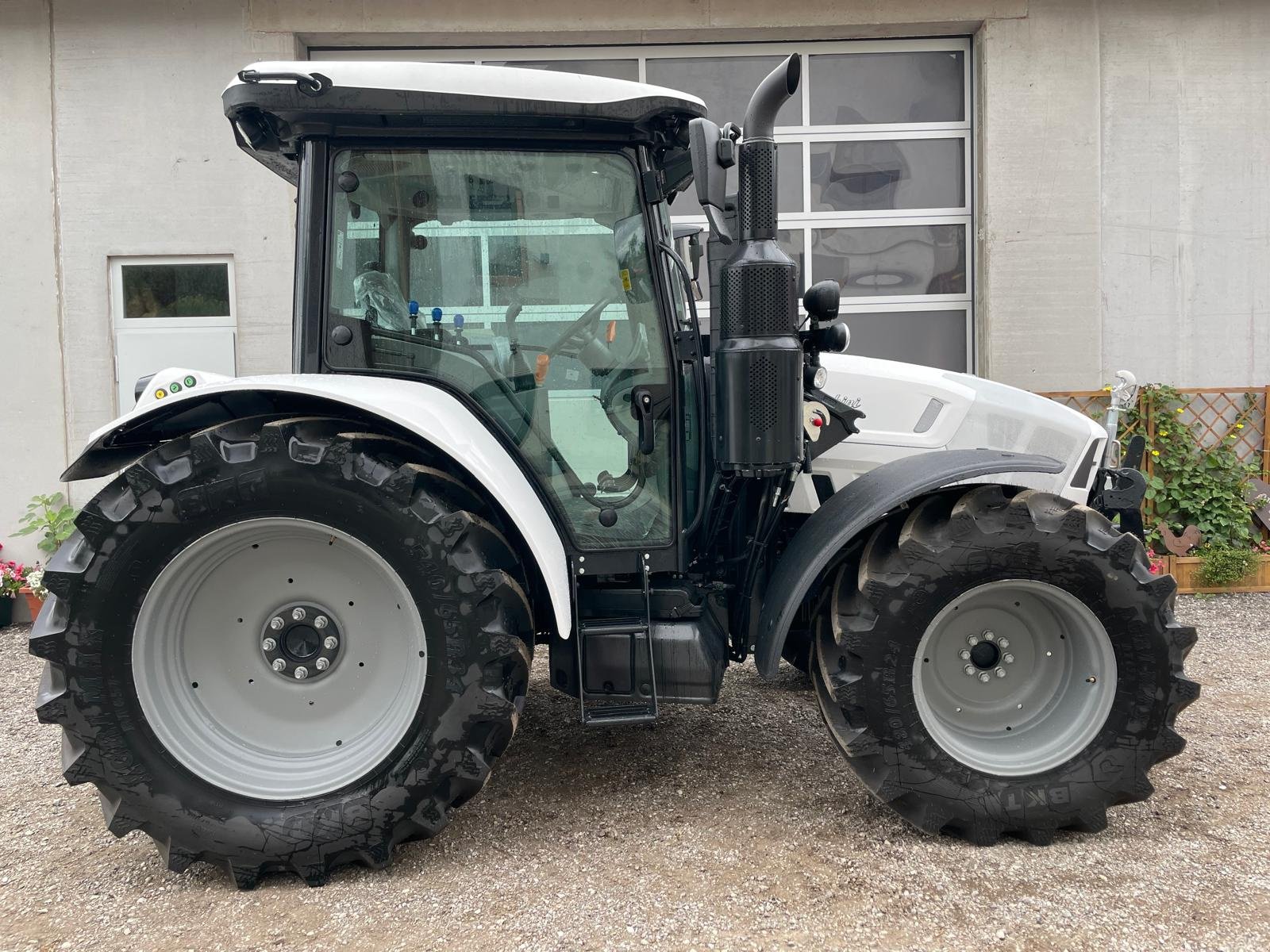 Traktor of the type Lamborghini Strike 95, Neumaschine in St. Marienkirchen an der Polsenz (Picture 1)