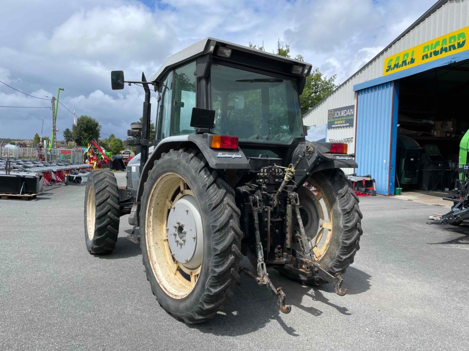 Traktor typu Lamborghini Tracteur agricole Premium 1060 Lamborghini, Gebrauchtmaschine w LA SOUTERRAINE (Zdjęcie 4)