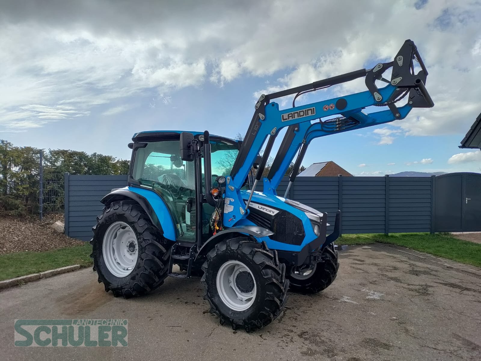 Traktor of the type Landini 4-080, Neumaschine in St. Märgen (Picture 1)