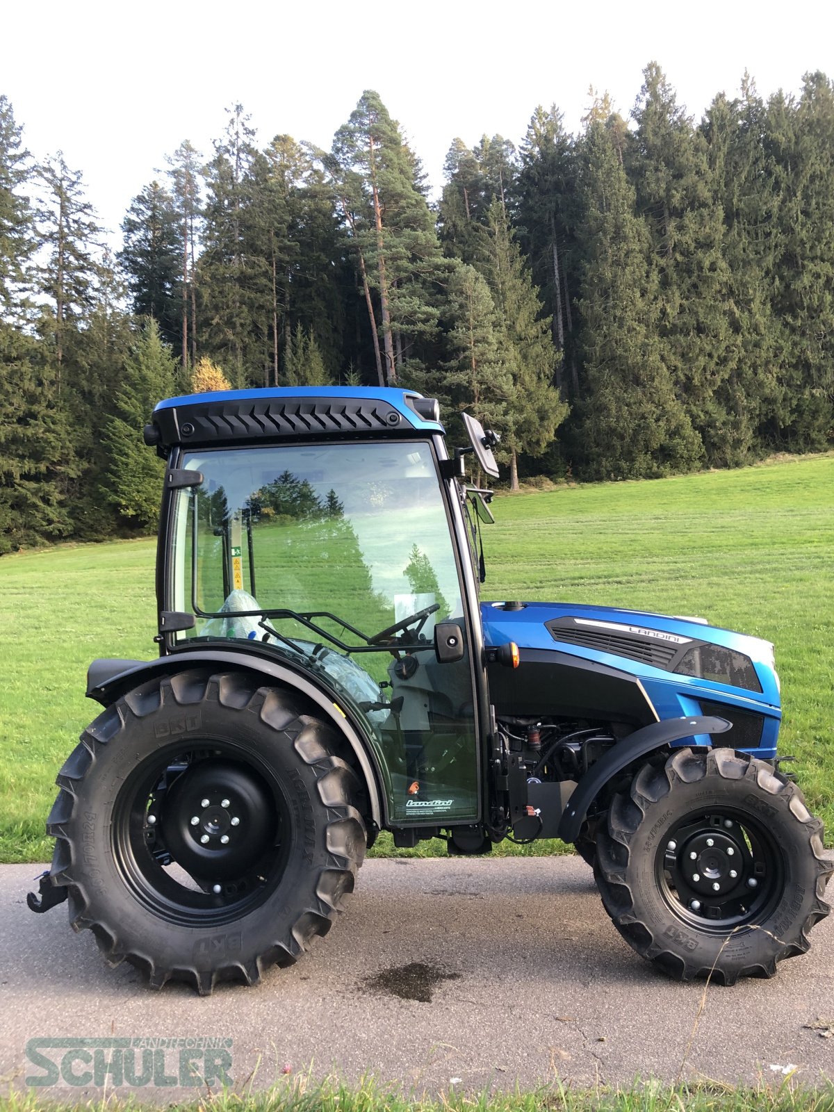 Traktor of the type Landini Serie 2-055, Neumaschine in St. Märgen (Picture 2)