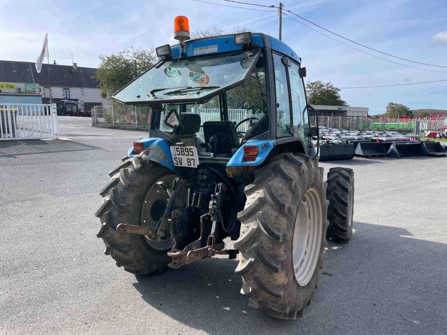 Traktor of the type Landini Tracteur agricole GLOBUS 70DT Landini, Gebrauchtmaschine in LA SOUTERRAINE (Picture 11)