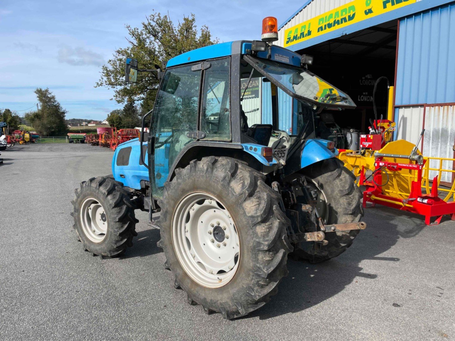 Traktor типа Landini Tracteur agricole GLOBUS 70DT Landini, Gebrauchtmaschine в LA SOUTERRAINE (Фотография 9)