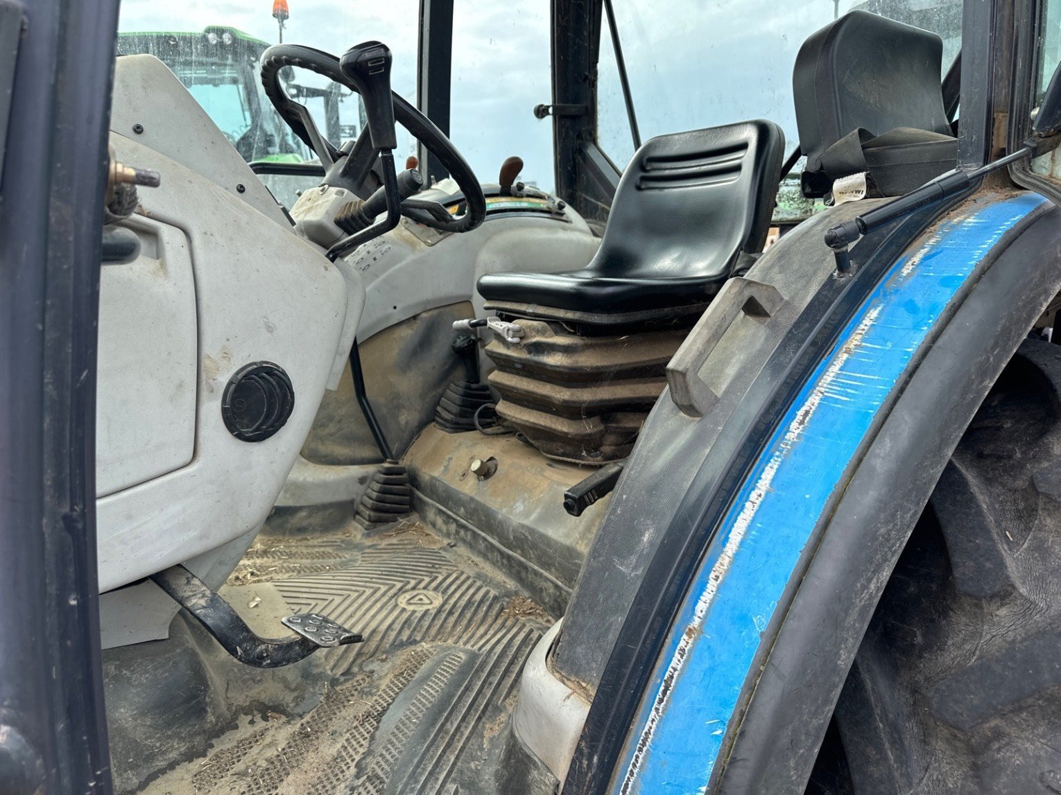 Traktor des Typs Landini Tracteur agricole GLOBUS 70DT Landini, Gebrauchtmaschine in LA SOUTERRAINE (Bild 8)