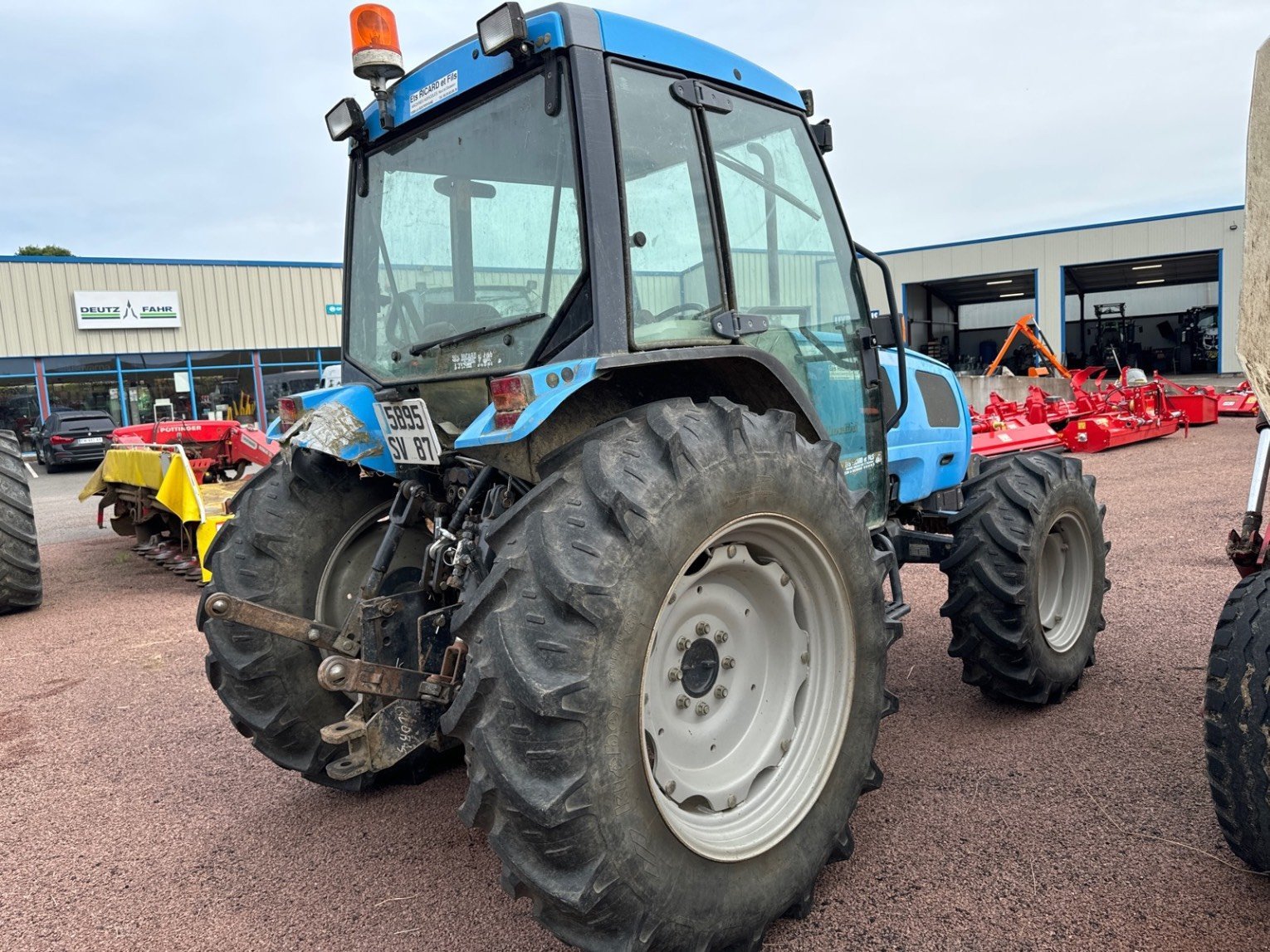 Traktor des Typs Landini Tracteur agricole GLOBUS 70DT Landini, Gebrauchtmaschine in LA SOUTERRAINE (Bild 3)