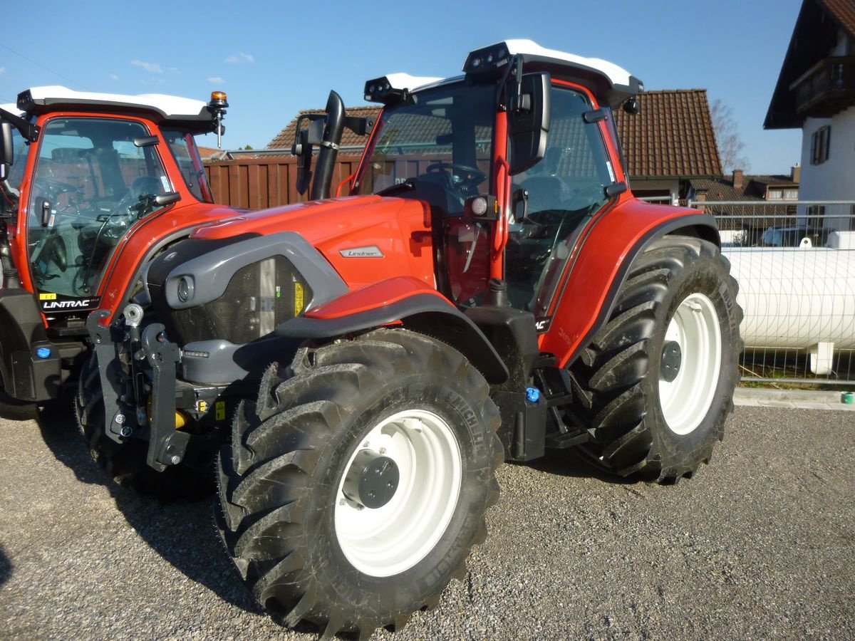 Traktor of the type Lindner Lintrac 130 (Stufe 5) 4Rad-Lenkung, Neumaschine in Epfach  (Picture 1)