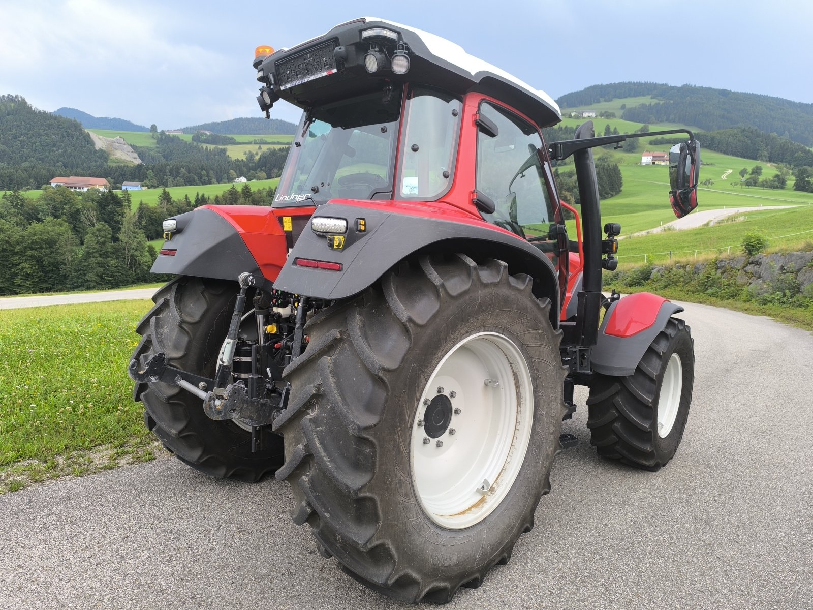 Traktor des Typs Lindner Lintrac 130, Gebrauchtmaschine in Ertl (Bild 3)