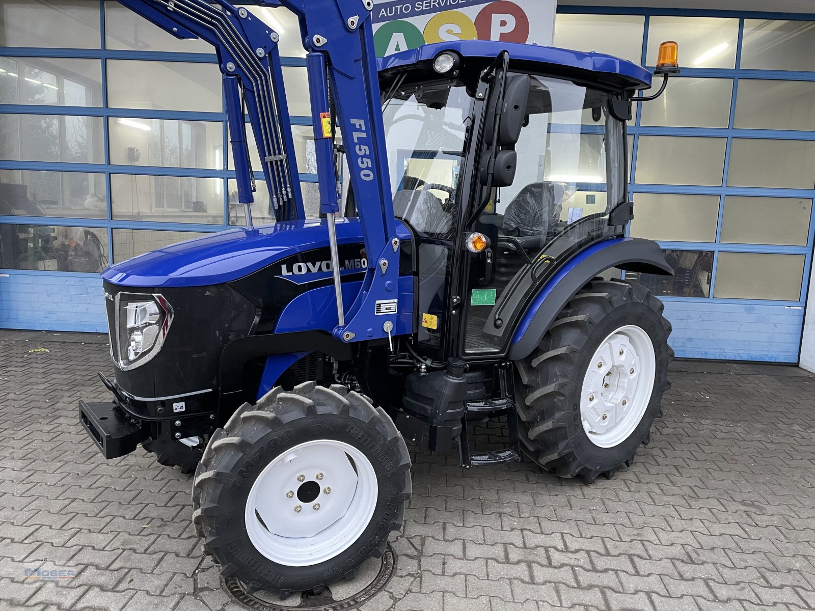 Traktor van het type LOVOL M 504 mit Frontlader, Neumaschine in Massing (Foto 3)